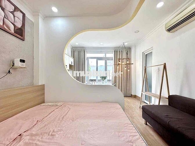Căn hộ full nội thất ban công thoáng ngay Nguyễn Hữu Cảnh giáp Quận 1