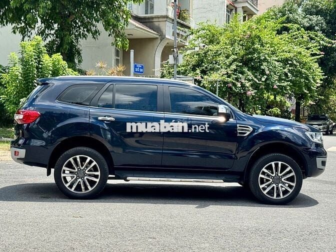 Ford Everest Titanium 2022 - Màu đen - 4vkm