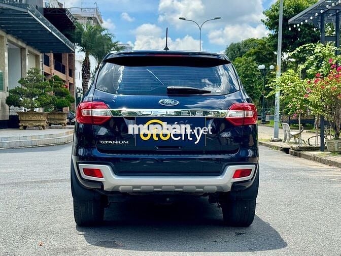 Ford Everest Titanium 2022 - Màu đen - 4vkm