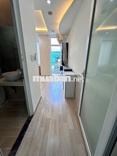PHÒNG FULL NỘI THẤT CỬA SỔ, BAN CÔNG LỚN Ở BÌNH THẠNH GIÁP Q1, Q3