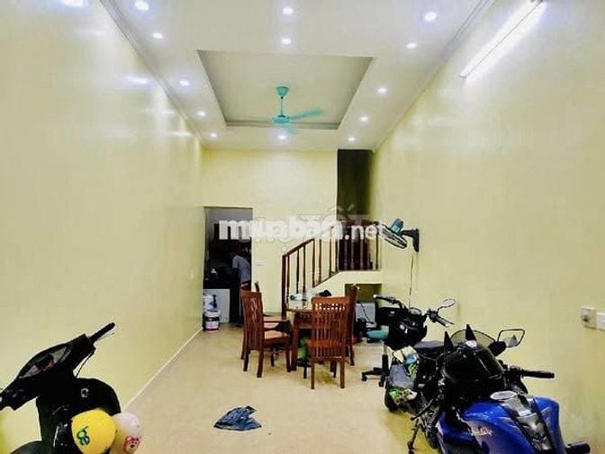 NHÀ DÂN XÂY RẤT CHẮC CHẮN, GẦN Ô TÔ ĐỖ, 150M RA ĐƯỜNG GIẢI PHÓNG