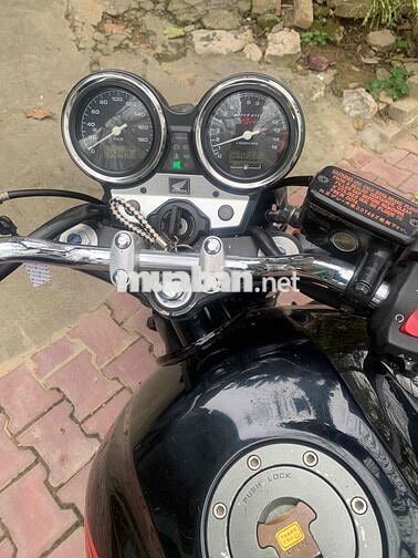 Mình có CB400 mốn chuyển nhượng cho ai cần