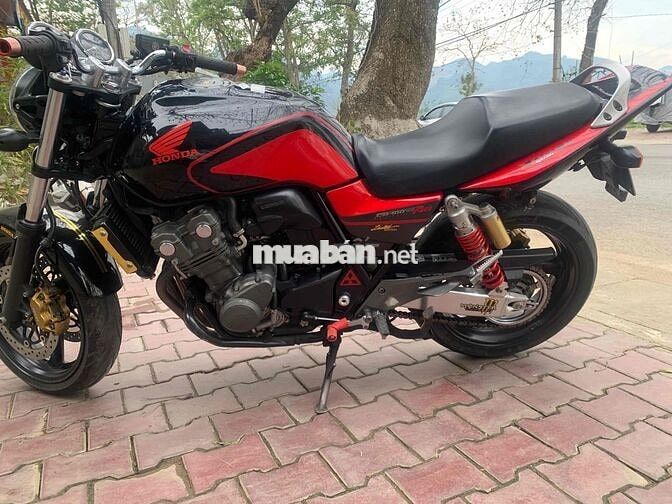 Mình có CB400 mốn chuyển nhượng cho ai cần