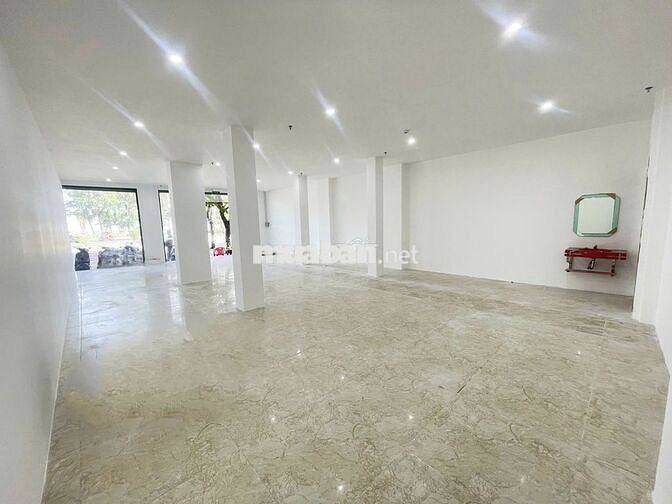 CHO THUÊ MẶT BẰNG 2 MẶT TIỀN ĐƯỜNG NGUYỄN TẤT THÀNH
