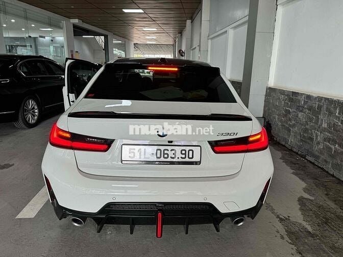 BMW 3 Series 2023 330i M Sport - 27000 km