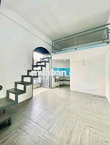 Phạm Ngũ Lão, Phòng Ban công cửa sổ trời