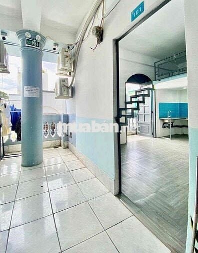 Phạm Ngũ Lão, Phòng Ban công cửa sổ trời
