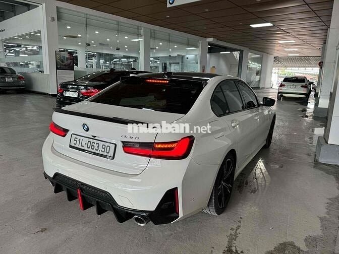 BMW 3 Series 2023 330i M Sport - 27000 km