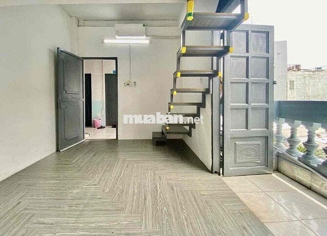 Phạm Ngũ Lão, Phòng Ban công cửa sổ trời