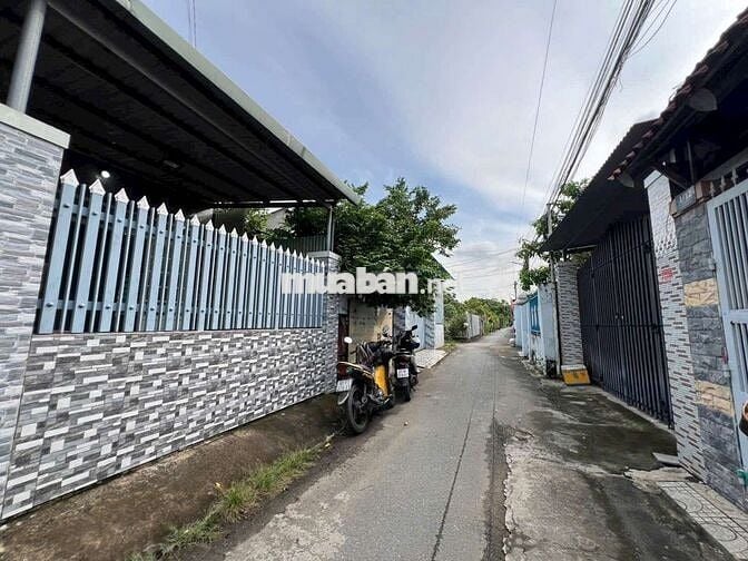 Bán nhà và kho ngay Trường học Bình Hòa . Mua lẻ bán lẻ