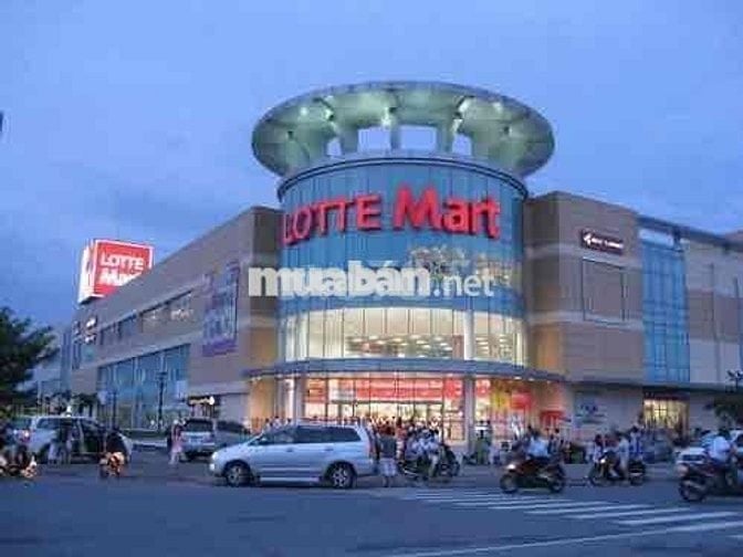 NHÀ XINH CÁCH Mặt Tiền 30m. Sát Lê văn lương . kDC HIm Lam. Trục đường