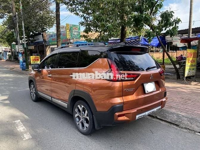 Mitsu Xpander Cross màu cam vũ trụ đời 2023