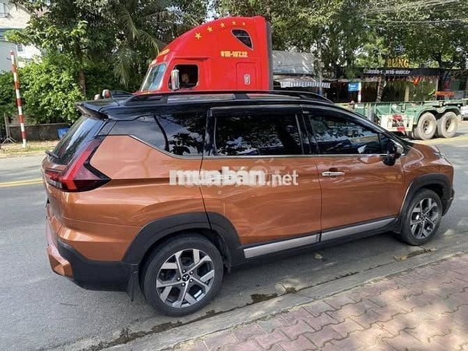 Mitsu Xpander Cross màu cam vũ trụ đời 2023