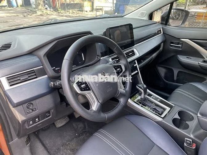 Mitsu Xpander Cross màu cam vũ trụ đời 2023
