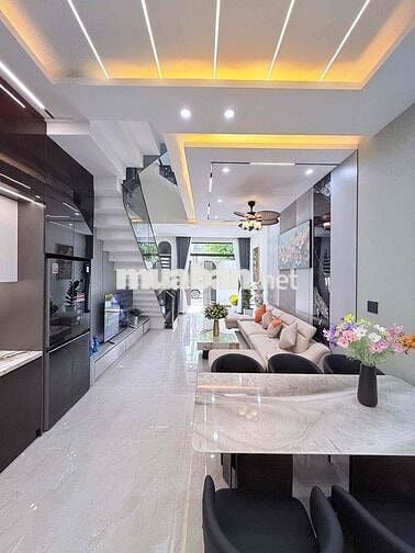 Nhà 3 tầng thiết kế hiện đại sang trọng bậc nhất