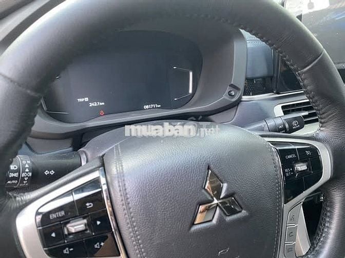 Mitsu Xpander Cross màu cam vũ trụ đời 2023