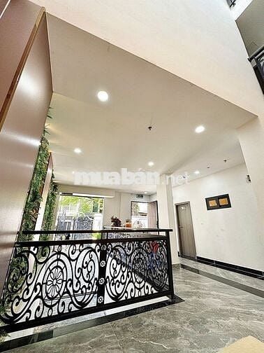 CHO THUÊ CĂN HỘ GIƯỜNG ĐÔI XỊN XÒ CÓ BAN CÔNG NGAY CÔNG VIÊN LÀNG HOA