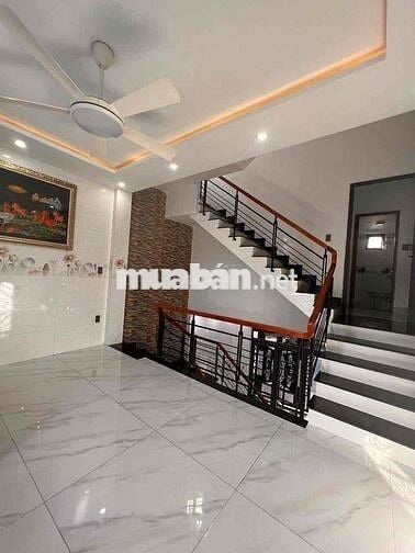Nhà 5 Tầng Vị Tri Kinh doanh buôn bán sầm uất