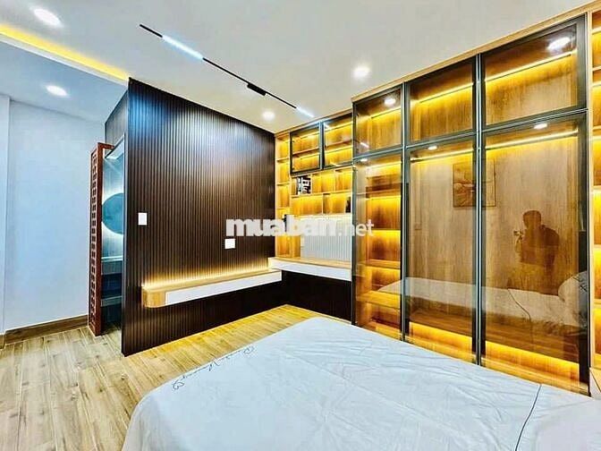 CỰC PHẨM NHÀ ĐẸP-140A Trần Huy Liệu P.15 Q.Phú Nhuận -4,5x17 300m sàn