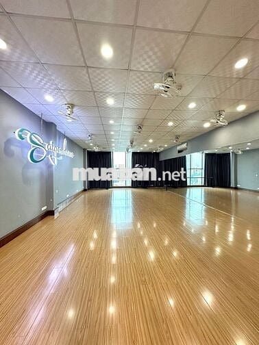 CHO THUÊ TÒA BUILDING MẶT TIỀN Đ.PHẠM HUY THÔNG (HẦM TRỆT 5 LẦU 6mX21)