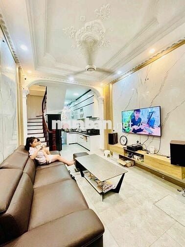 BÁN NHÀ ĐƯỜNG LÁNG ĐỐNG ĐA NGÕ TO GẦN PHỐ GẦN Ô TÔ DT: 36m2 * 5Tầng