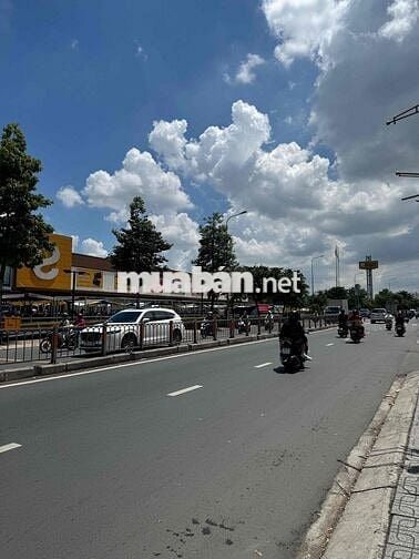 PHAN VĂN TRỊ GẦN EMART. NHÀ C4 90M2. NGANG 5M NỞ HẬU. HXH THÔNG. 9,X T