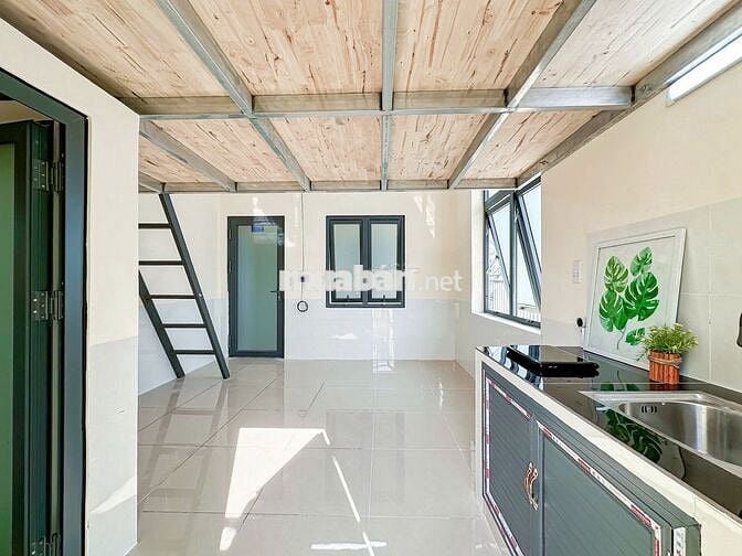 Cho thuê phòng trọ có gác cao, ban công, diện tích 30m2- ktx khu B