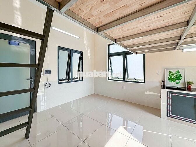 Cho thuê phòng trọ có gác cao, ban công, diện tích 30m2- ktx khu B
