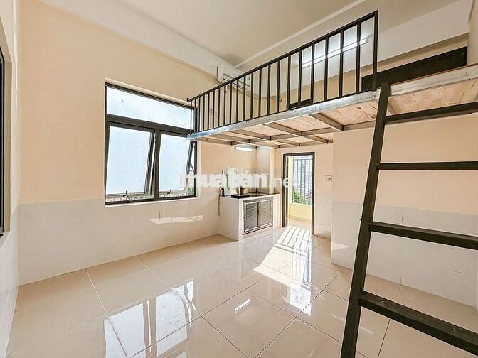 Cho thuê phòng trọ có gác cao, ban công, diện tích 30m2- ktx khu B