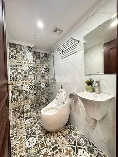 Phân lô Trần Quốc Hoàn 36m2*6T ô tô đỗ cửa, nhà đẹp, dân trí cao 12 tỷ