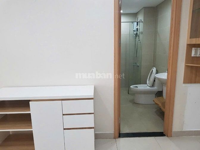 CC 10A Trần Nhật Duật, Q1: 3p ngủ, full nội thất, 13tr/tháng, ban công