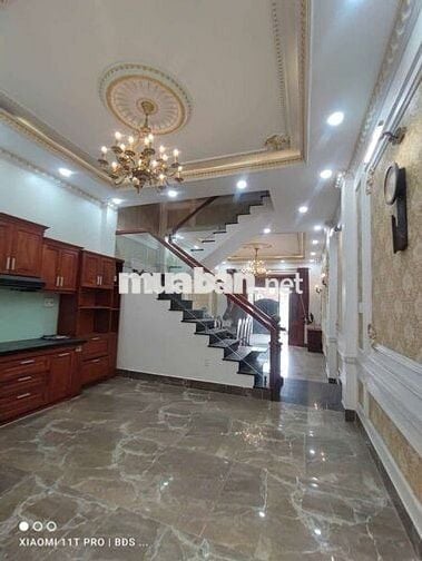 Cho thuê nhà 3 lầu đường xe tải 22tr/ tháng