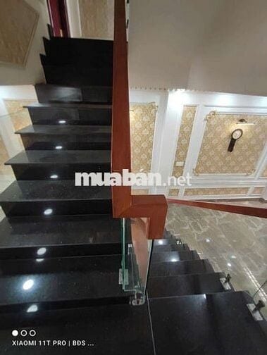 Cho thuê nhà 3 lầu đường xe tải 22tr/ tháng
