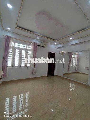 Cho thuê nhà 3 lầu đường xe tải 22tr/ tháng