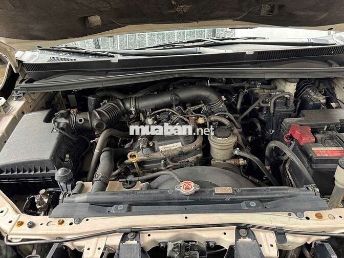 Toyota Innova 2019 E 2.0 MT, số sàn, màu trắng