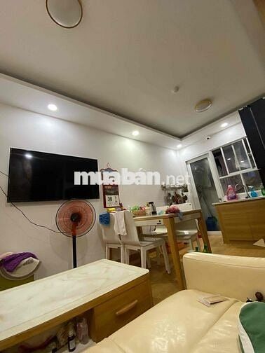 căn chung cư 2 Pn 2 wc , máy lạnh, nước nóng, máy giặt, ti vi