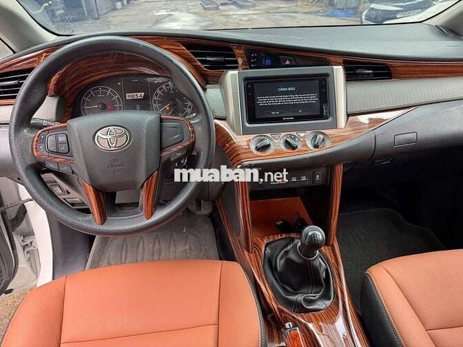 Toyota Innova 2019 E 2.0 MT, số sàn, màu trắng