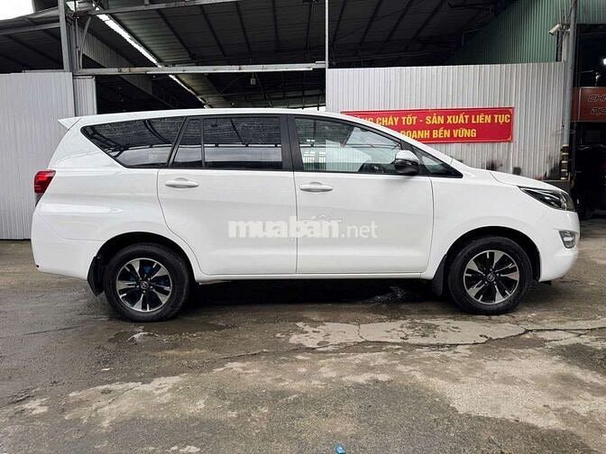 Toyota Innova 2019 E 2.0 MT, số sàn, màu trắng