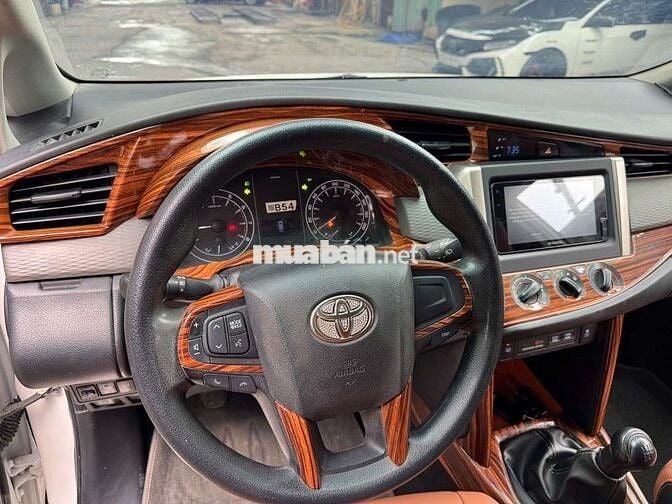 Toyota Innova 2019 E 2.0 MT, số sàn, màu trắng