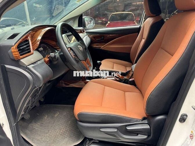 Toyota Innova 2019 E 2.0 MT, số sàn, màu trắng