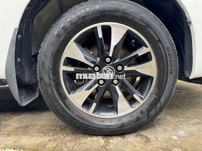 Toyota Innova 2019 E 2.0 MT, số sàn, màu trắng