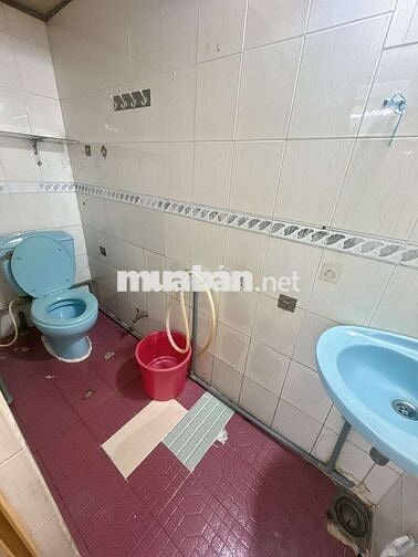 NHÀ CẤP 4 - 2 TẦNG, DIỆN TÍCH TO, HẺM RỘNG, SÁT MẶT TIỀN - P14 Q4