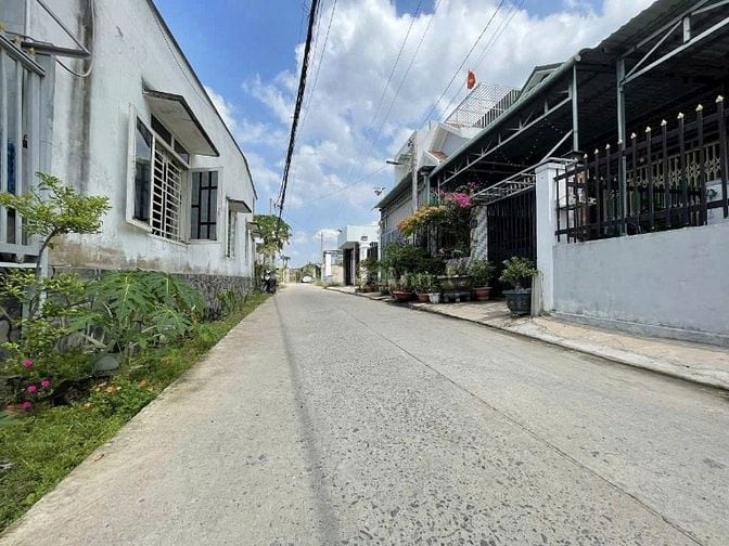 Cắt lỗ cần bán nhanh căn nhà ngay Tân Hiệp Hóc Môn107m2 Sổ Hồng Riêng