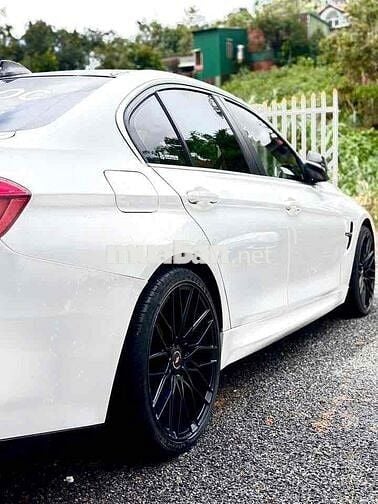 BMW 3 Series 2015 320i - 90000 km