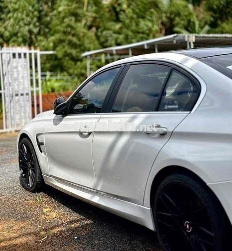 BMW 3 Series 2015 320i - 90000 km