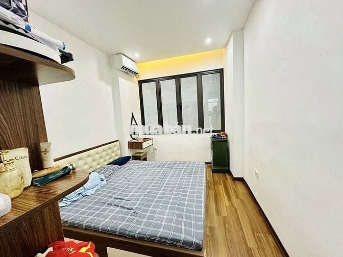 Mặt phố Nguyễn Khang, ngõ nông, nhà thoáng, 4 ngủ VIP