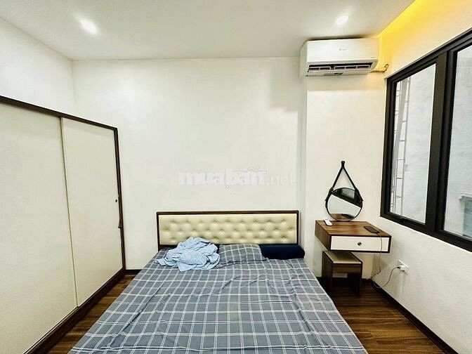 Mặt phố Nguyễn Khang, ngõ nông, nhà thoáng, 4 ngủ VIP