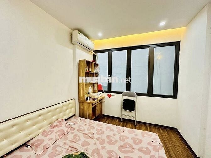 Mặt phố Nguyễn Khang, ngõ nông, nhà thoáng, 4 ngủ VIP
