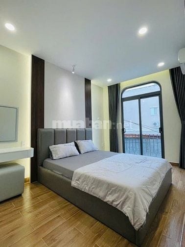 Bán nhà 4.7x18m, 3 tầng mới full nội thất, gara xe hơi