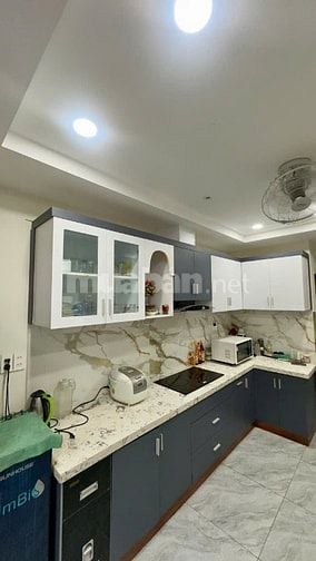 Cho thuê phòng trung tâm quận 1, đầy đủ tiện nghi, có balcon